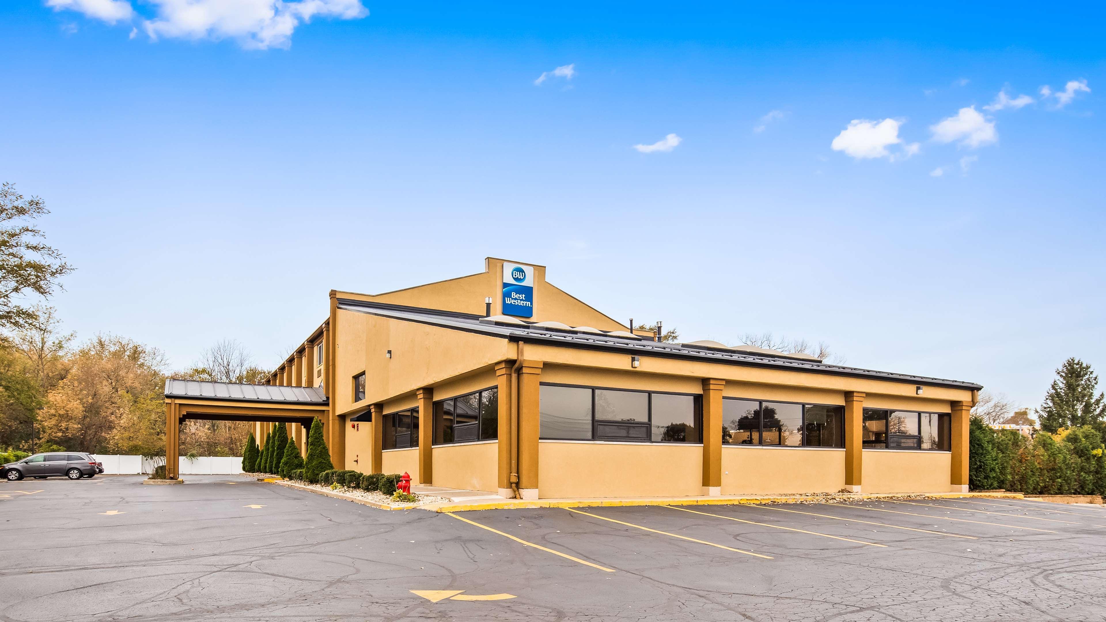 Americinn By Wyndham Woodstock Il Exterior photo
